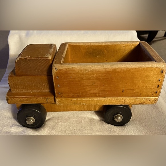 Community Rifton NY Other - Vintage Community Playthings Rifton NY
Wooden Small dump truck Used